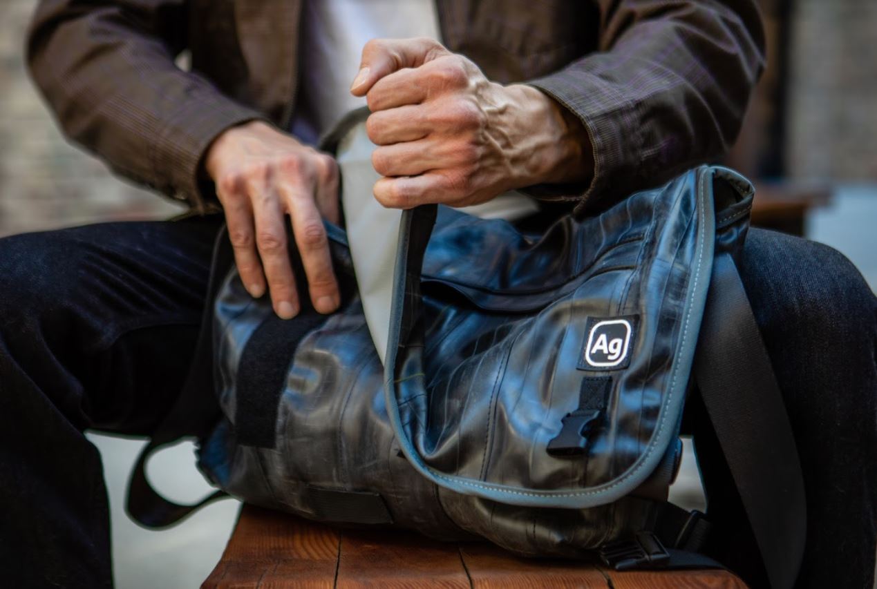 Alchemy Goods Urban Messenger Bag, Men's Fashion, Bags, Backpacks on  Carousell